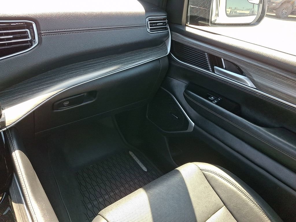 Used 2024 Jeep Wagoneer L Series II w/ Flexible Seating Group image 17