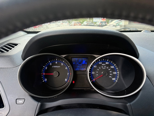 Used 2012 Hyundai Tucson Limited FWD image 24