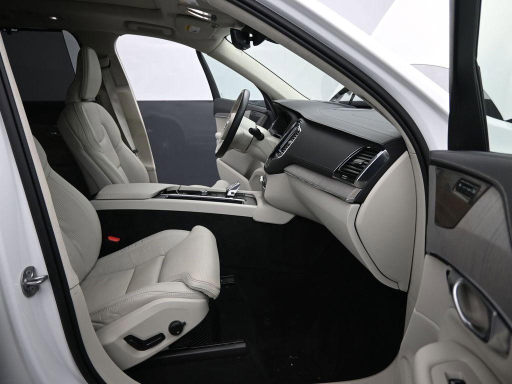 Certified 2024 Volvo XC90 B6 Ultimate w/ Lounge Package image 15