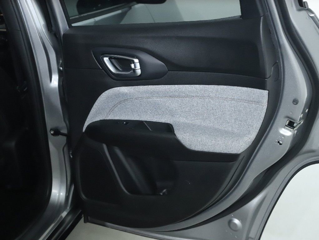 Used 2024 Jeep Compass Latitude image 31