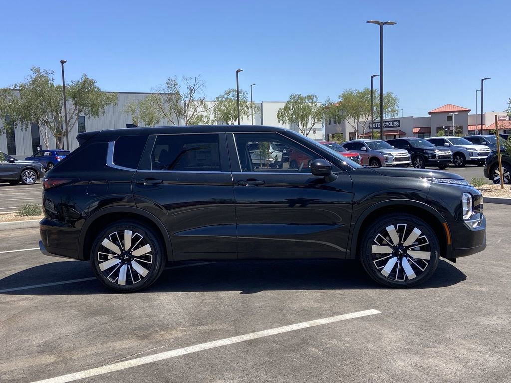 New 2026 Mitsubishi Outlander SE FWD image 2