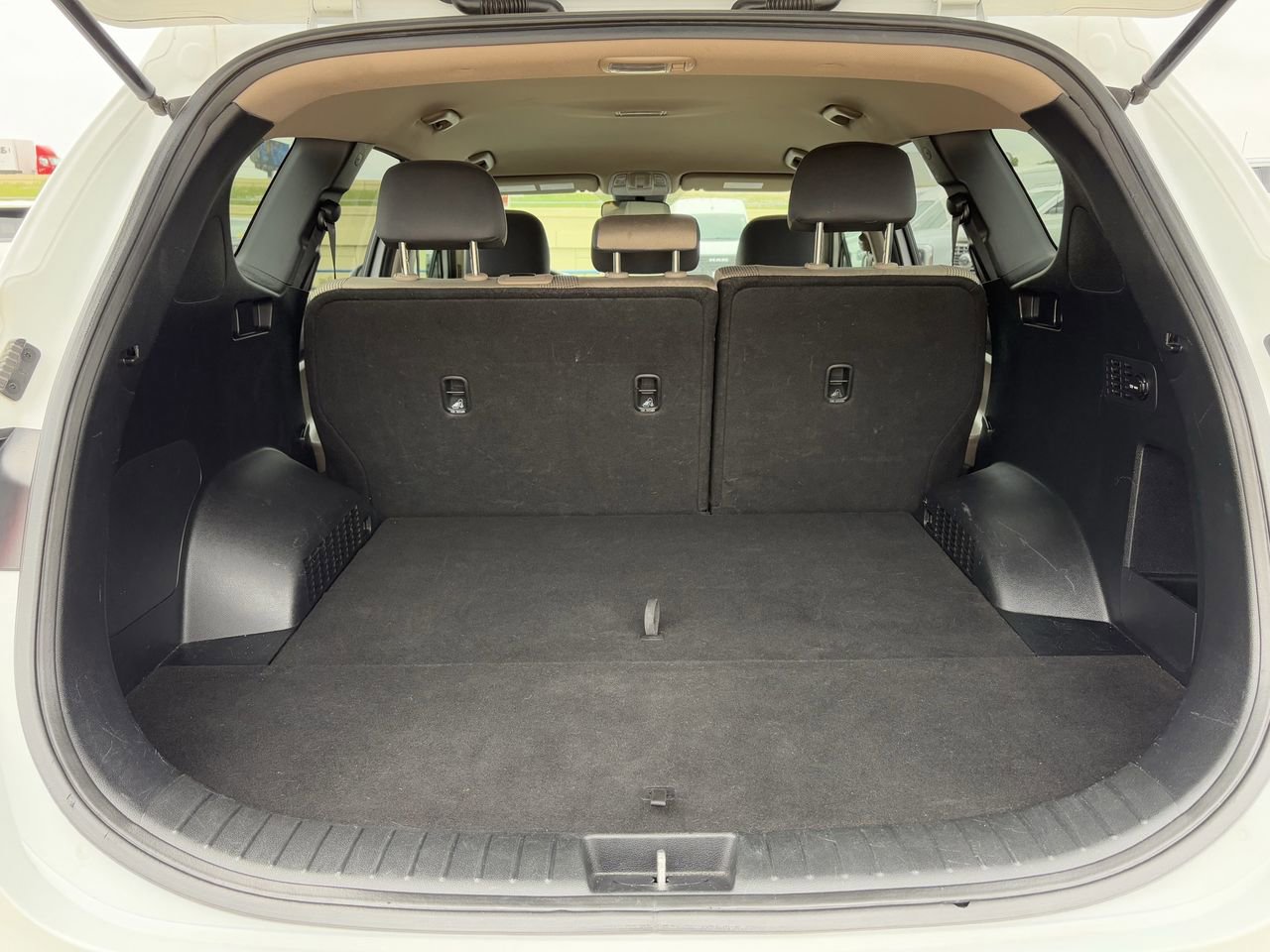 Used 2019 Hyundai Santa Fe SE image 28