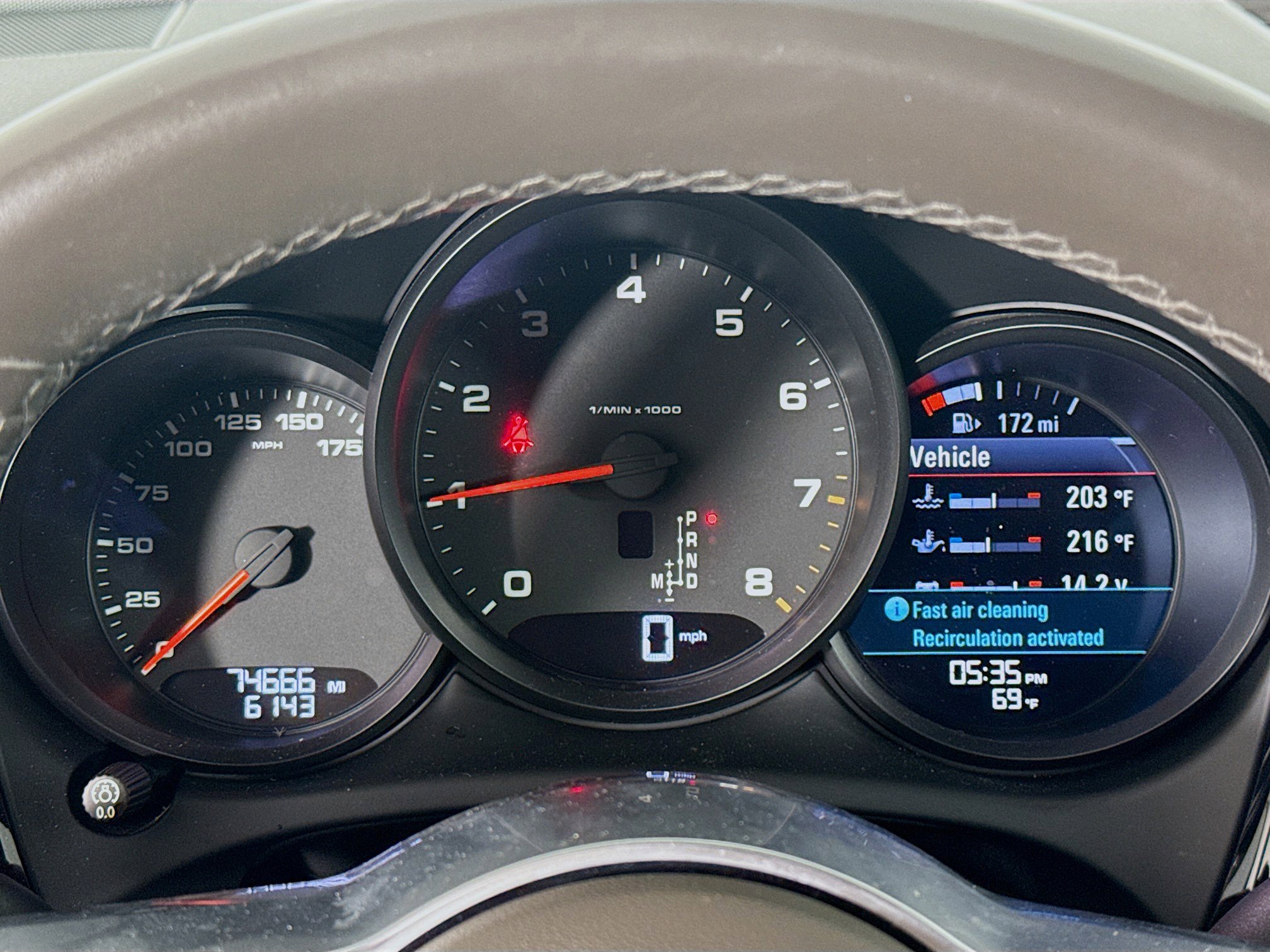 Used 2020 Porsche Macan image 16