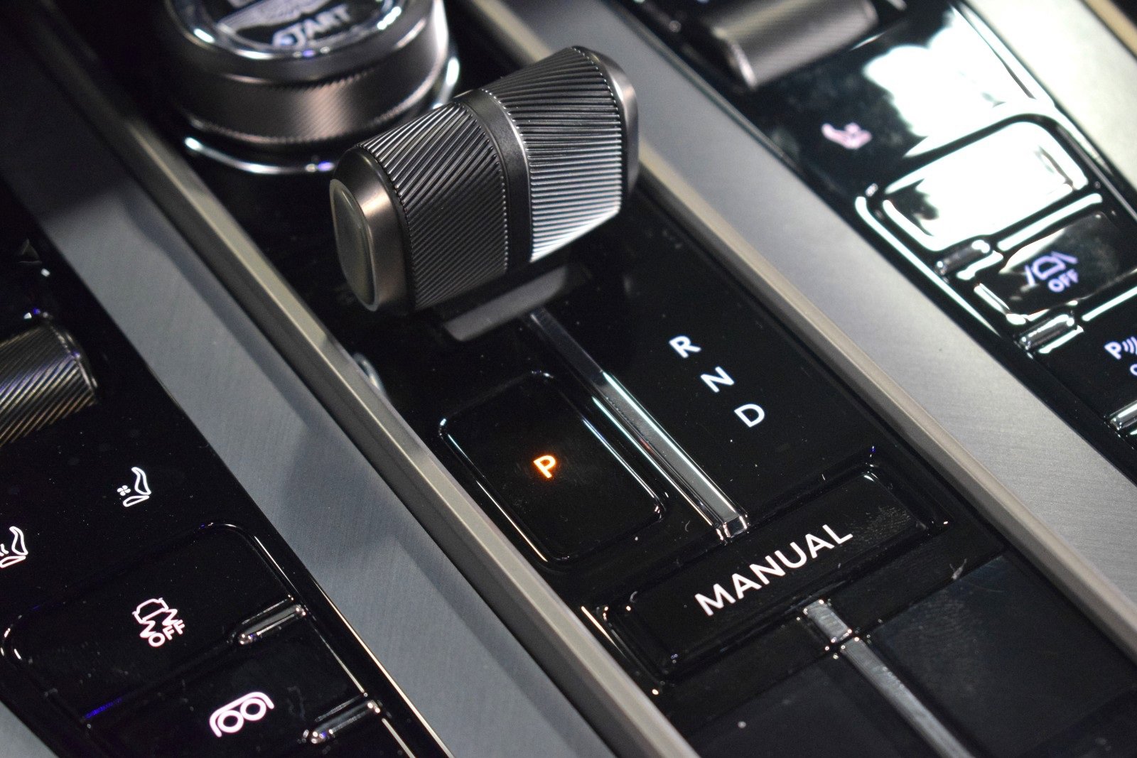 Used 2025 Aston Martin Vanquish image 33