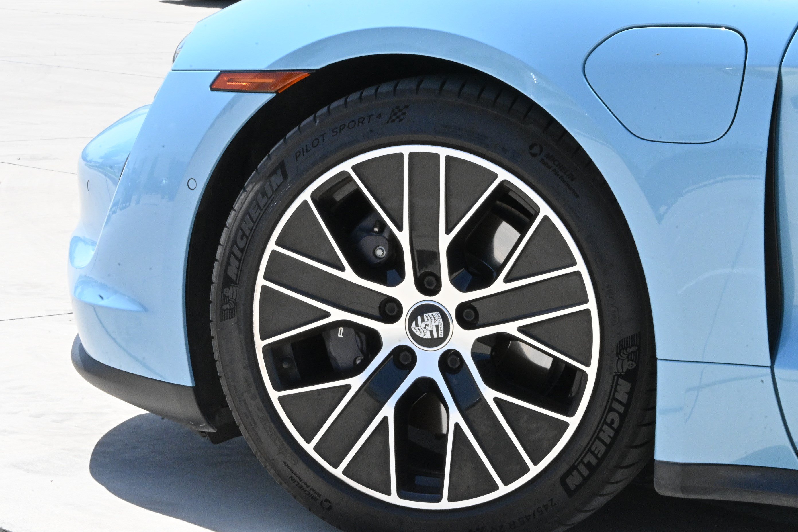 Used 2022 Porsche Taycan RWD image 11