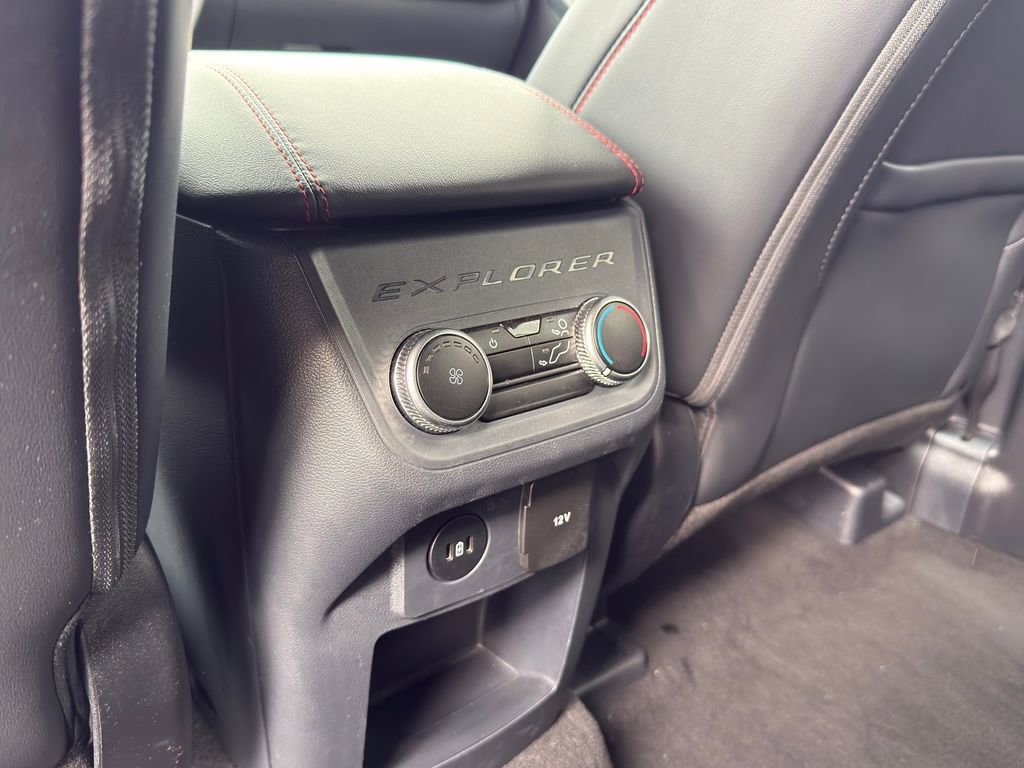 Used 2025 Ford Explorer ST-Line w/ ST-Line Street Pack image 32
