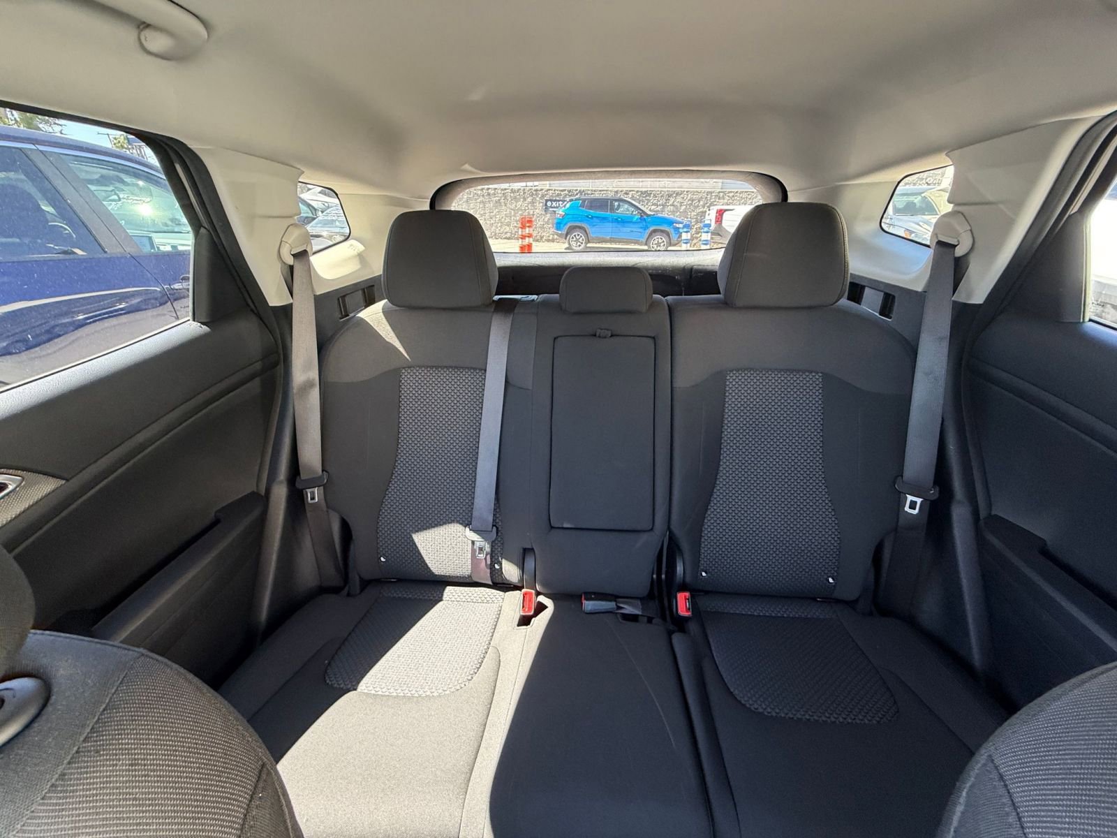 Used 2025 Kia Sportage LX image 37