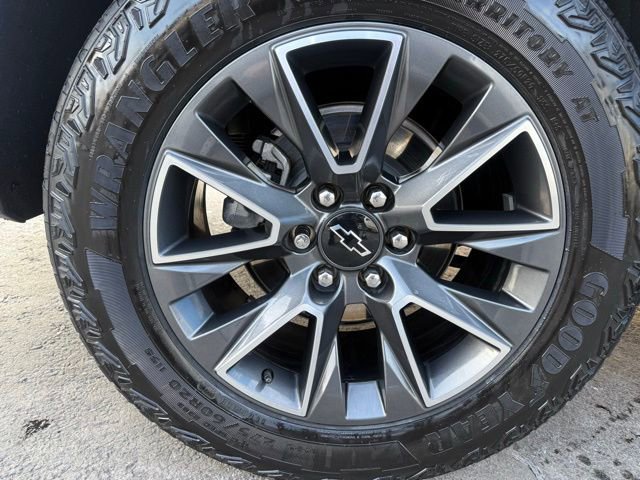 Certified 2024 Chevrolet Suburban Z71 w/ Off-Road Capability Package image 11