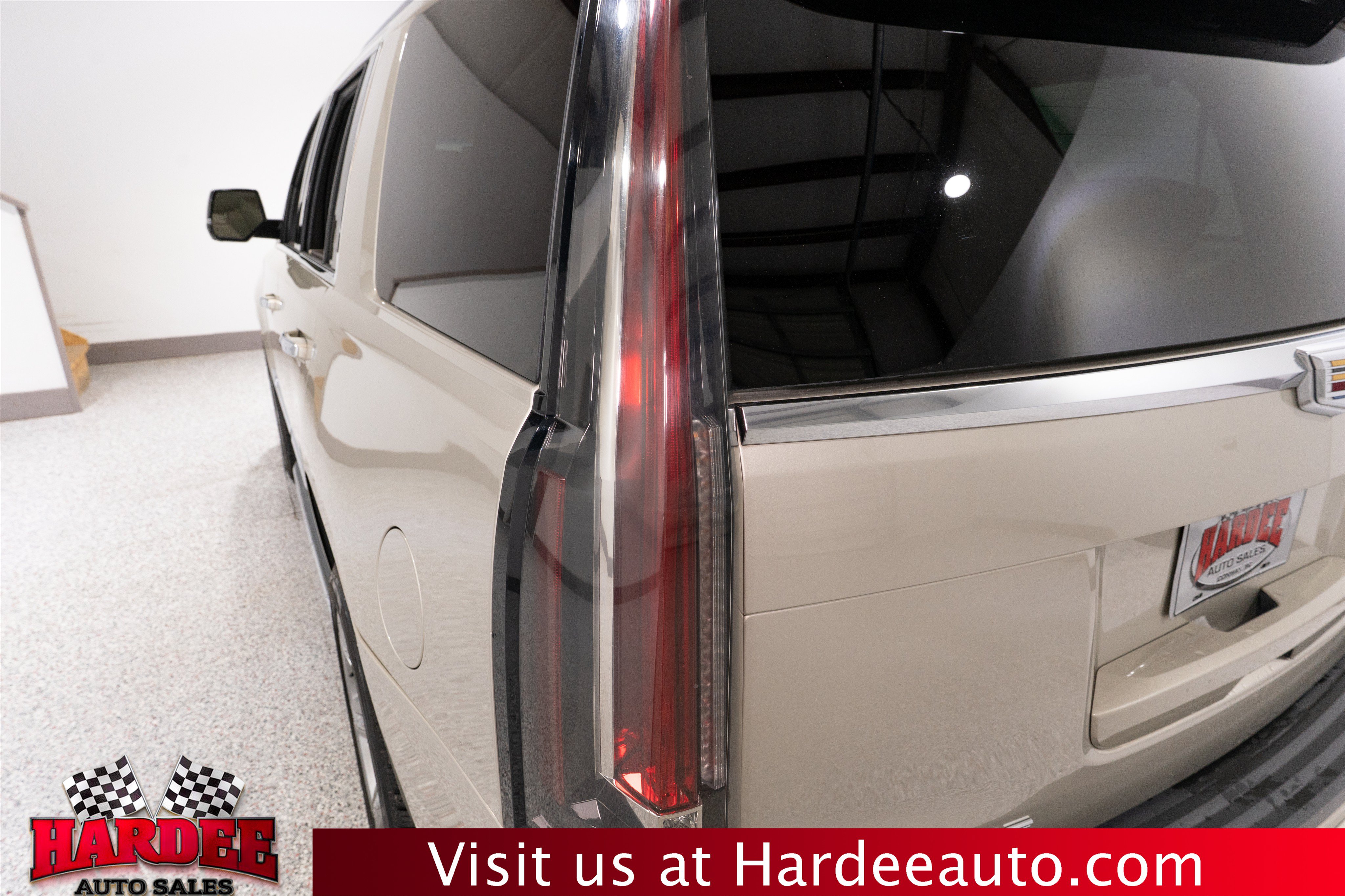 Used 2016 Cadillac Escalade Luxury RWD image 9