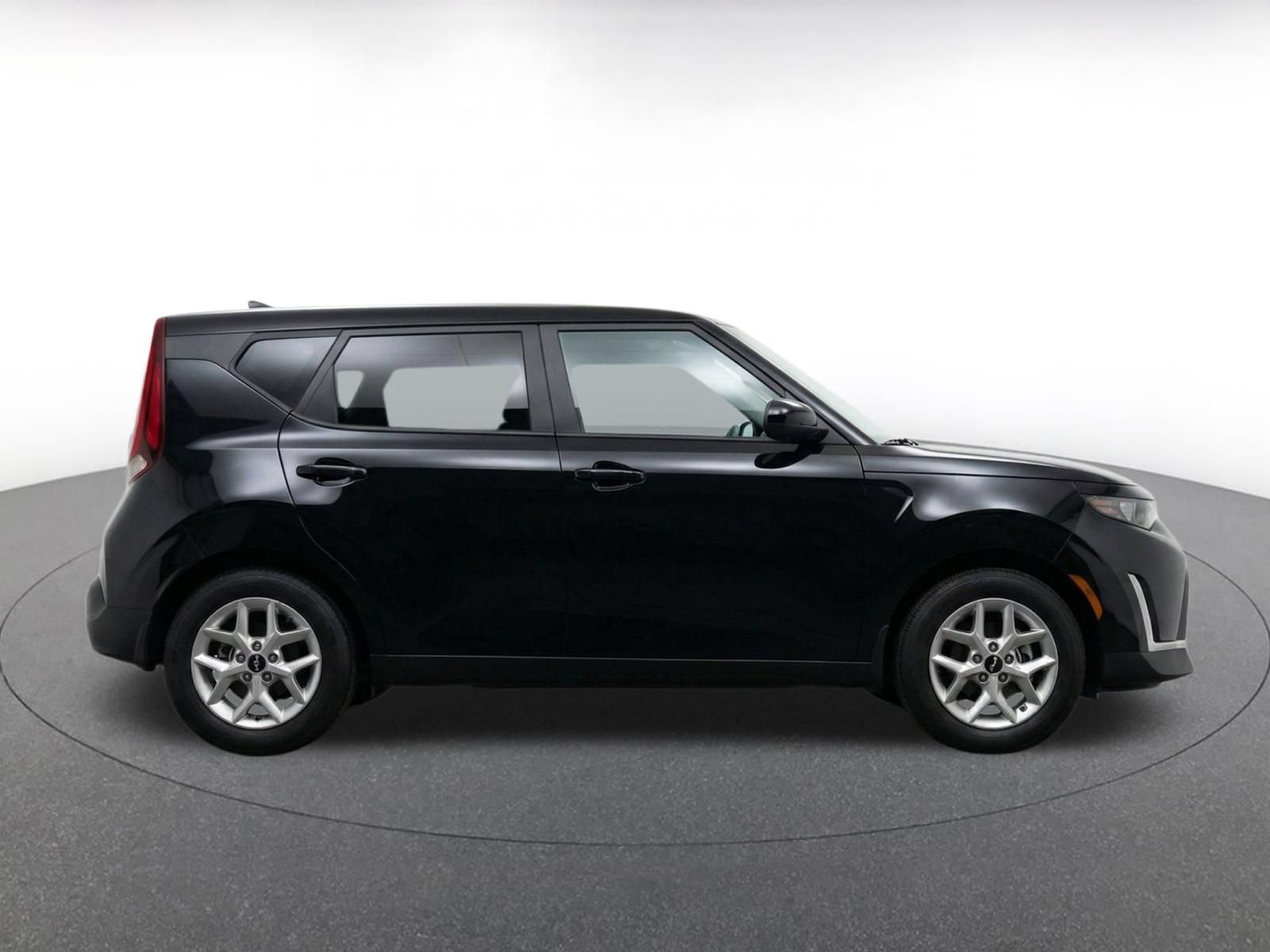 Used 2025 Kia Soul LX w/ LX Technology Package FWD image 13