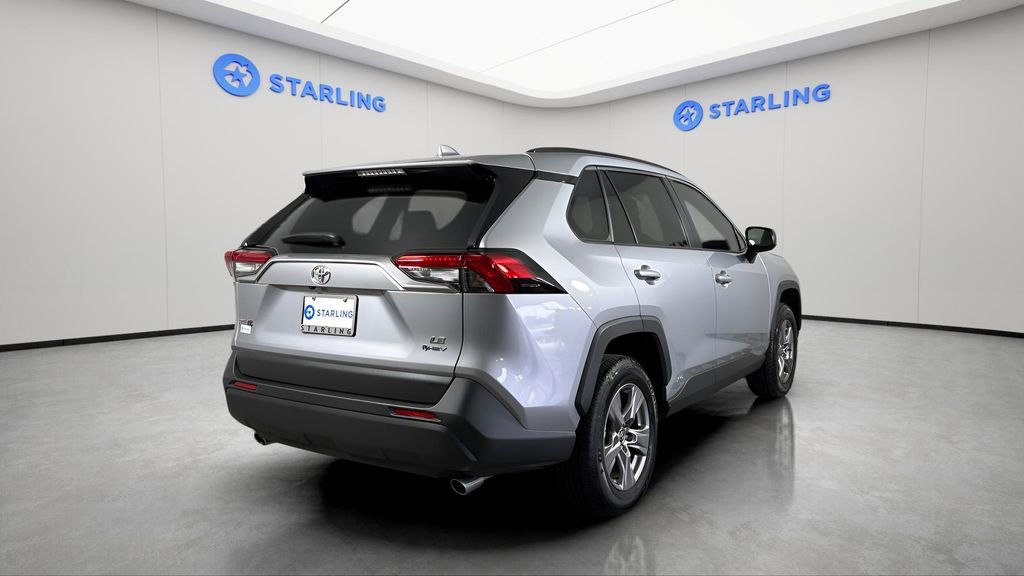 Used 2025 Toyota RAV4 LE AWD/4WD image 8