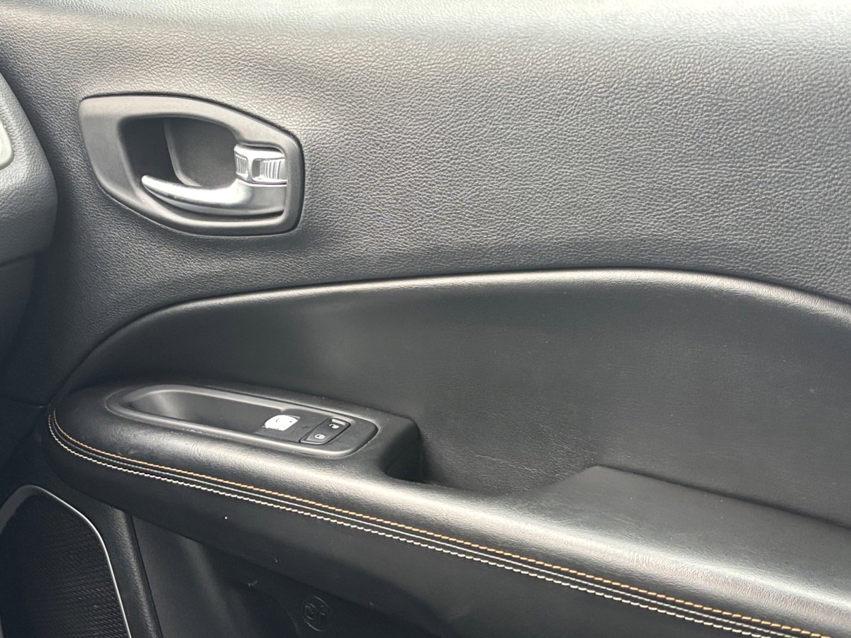 Used 2019 Jeep Compass Latitude w/ Popular Equipment Group image 30