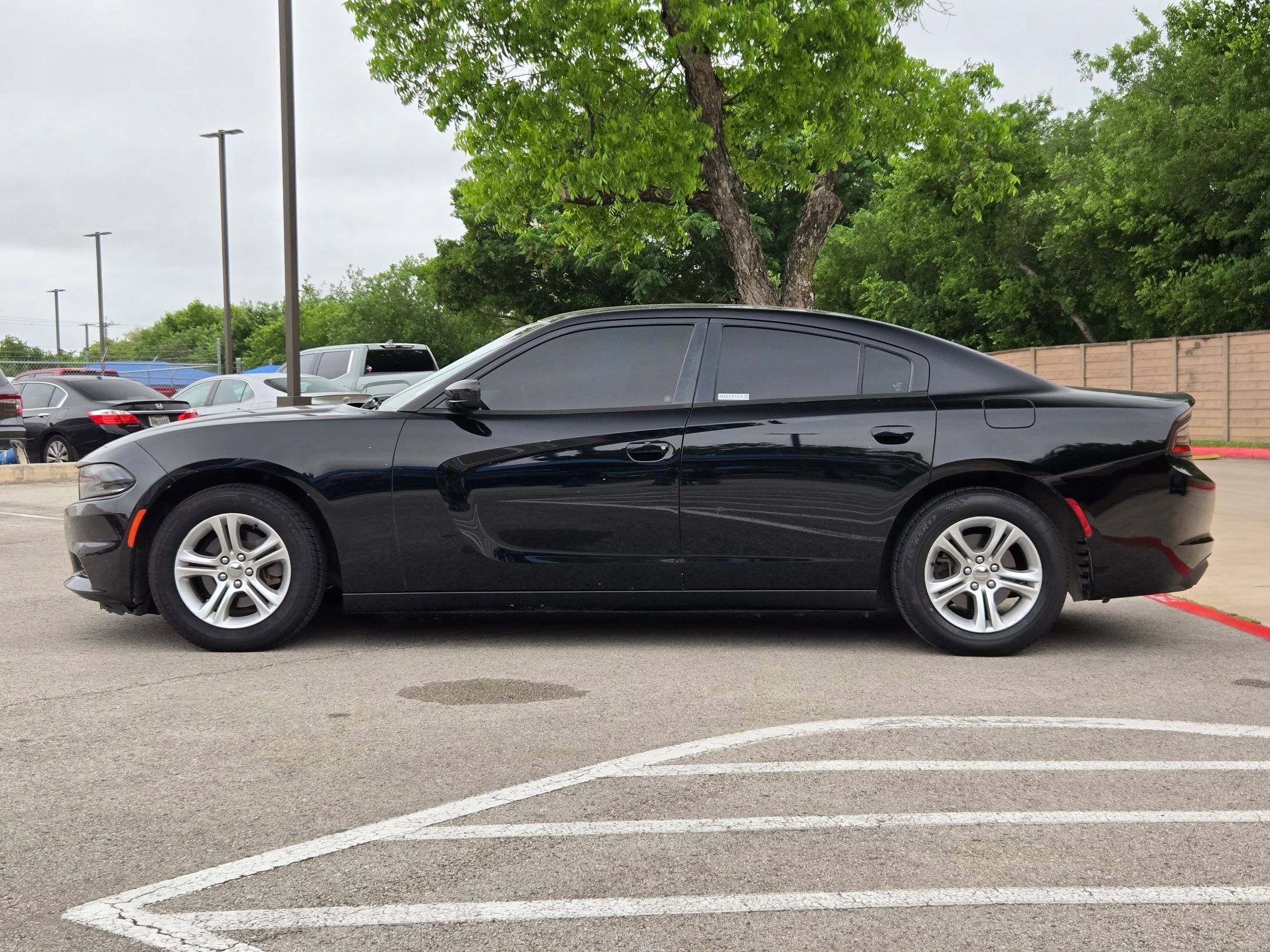 Used 2016 Dodge Charger SE RWD image 6
