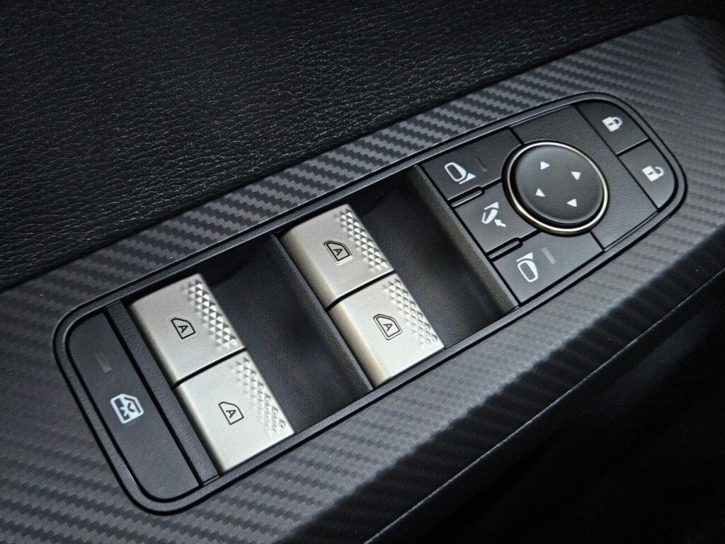 New 2025 Mitsubishi Outlander SE image 16