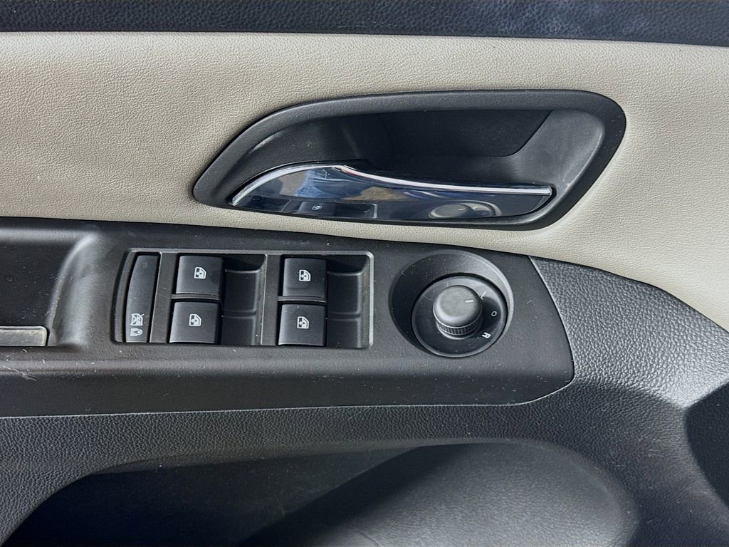 Used 2013 Chevrolet Cruze LS FWD image 19