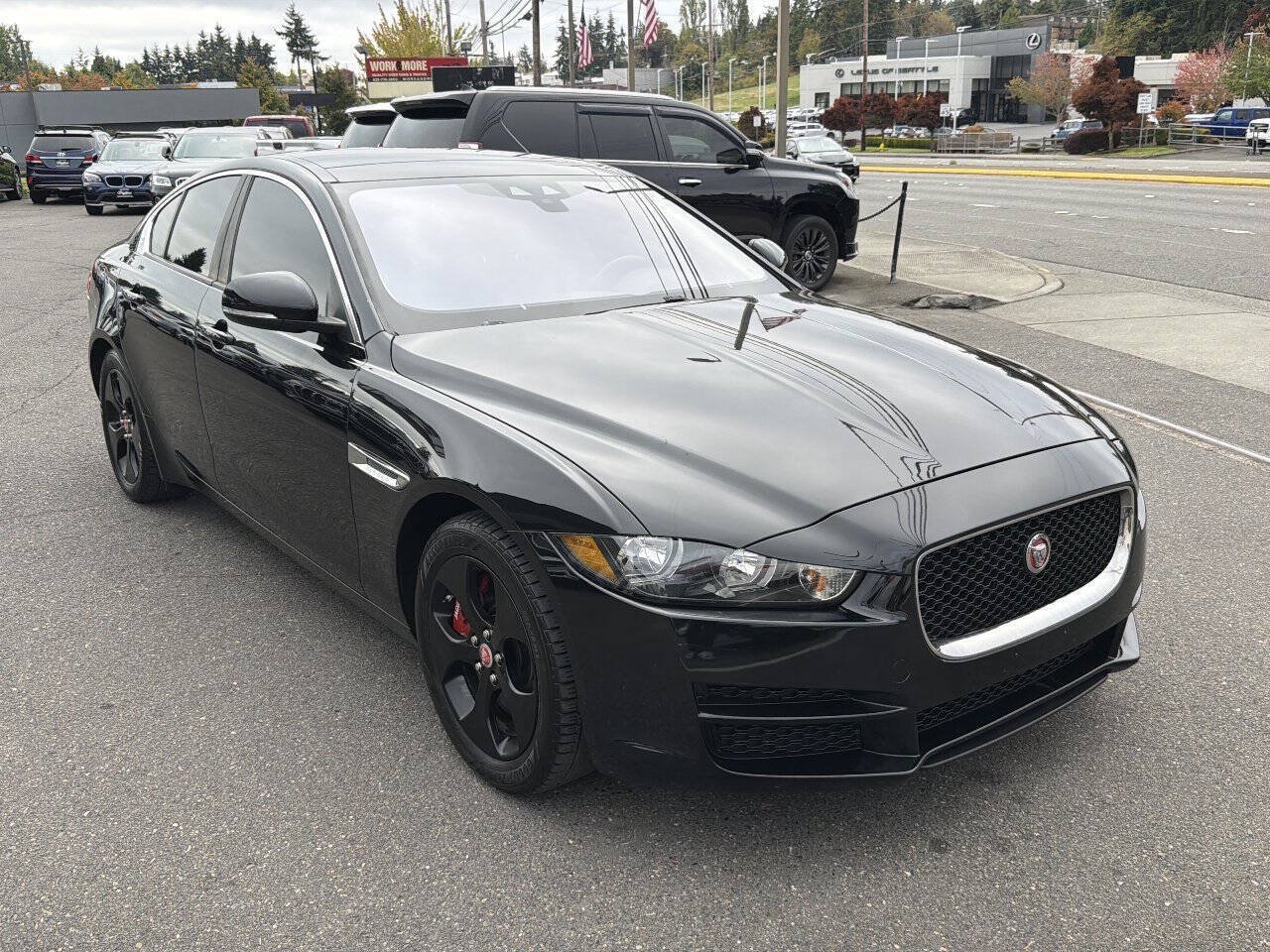 Used 2017 Jaguar XE RWD image 9