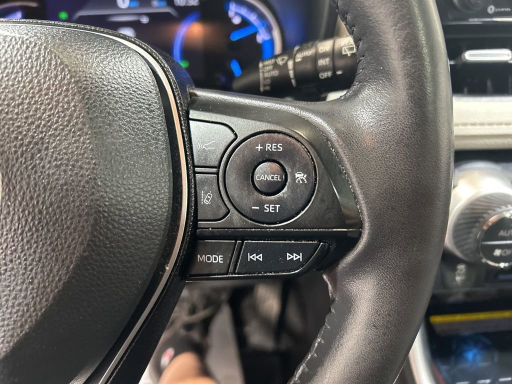 Used 2020 Toyota RAV4 Limited AWD/4WD image 25