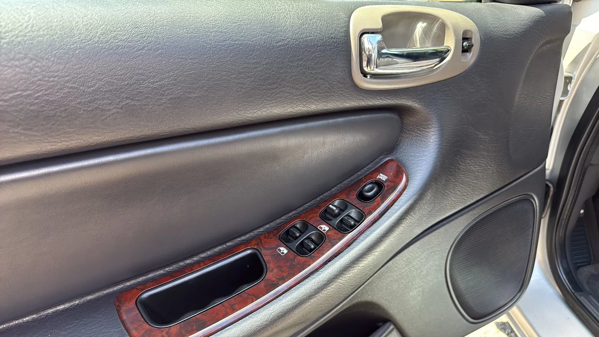Used 2002 Chrysler Sebring LXi w/ Security Group FWD image 14