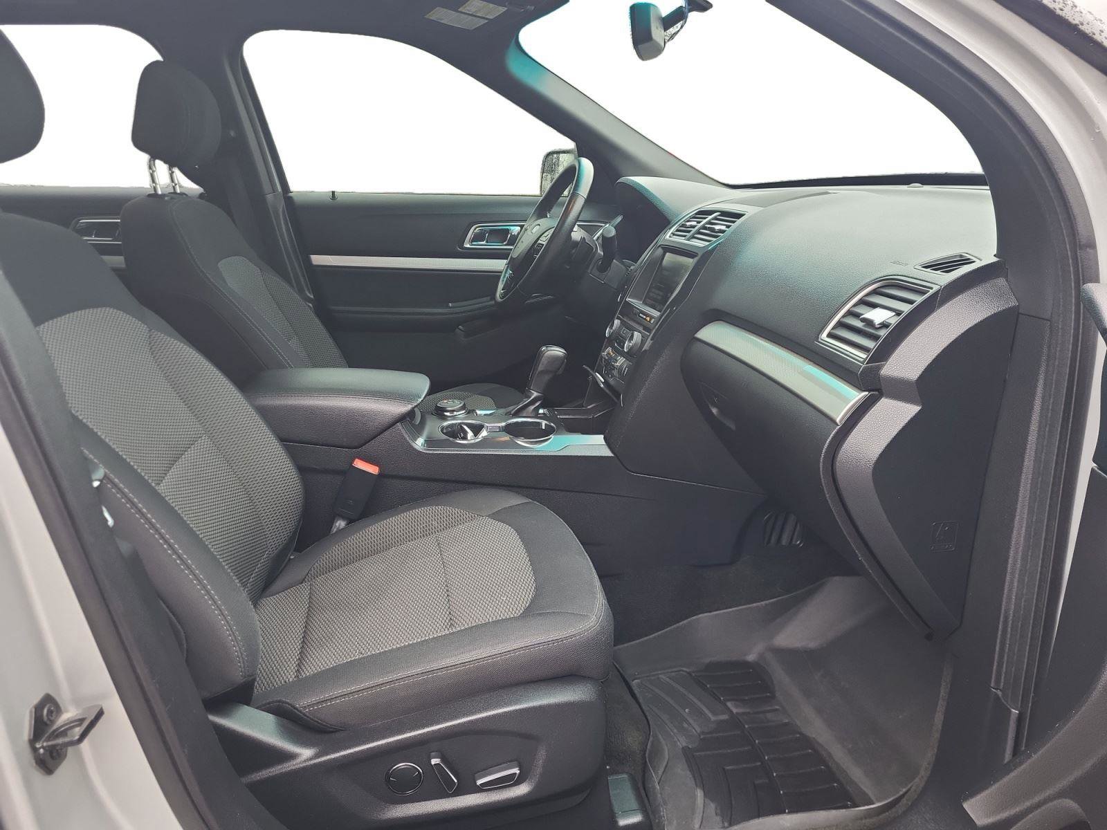 Used 2016 Ford Explorer XLT w/ Equipment Group 201A AWD/4WD image 15