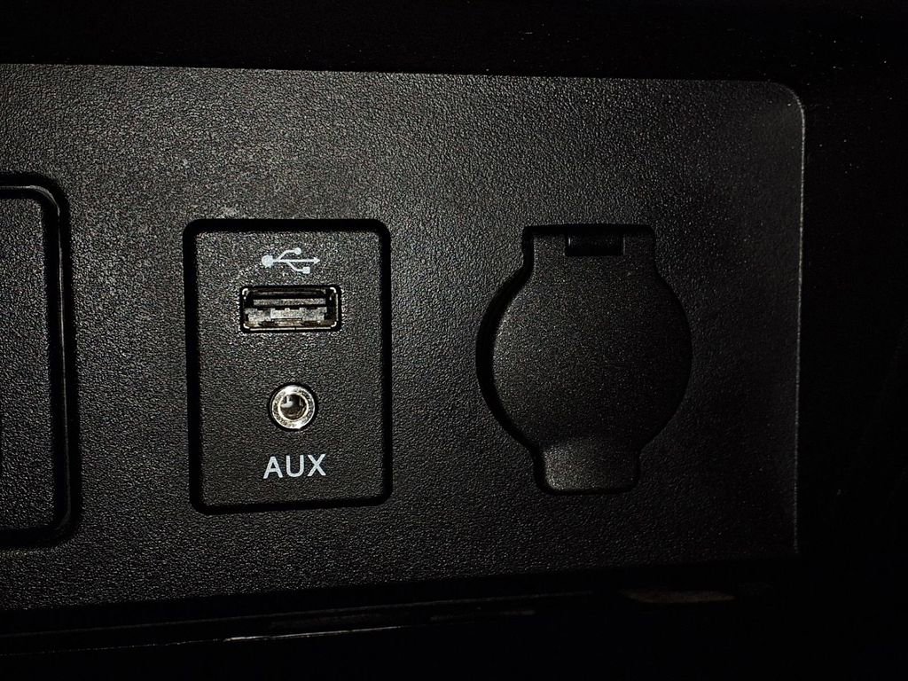 Used 2018 Nissan Titan Platinum Reserve w/ Platinum Utility Package image 25