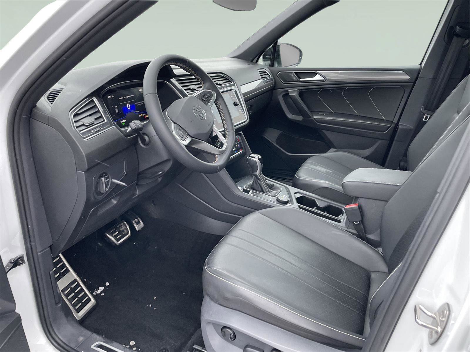 Used 2023 Volkswagen Tiguan SE R-Line image 12