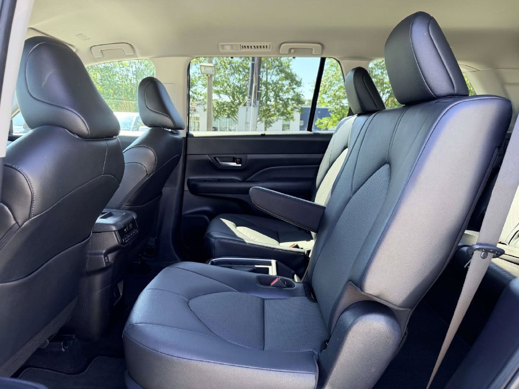 Certified 2025 Toyota Grand Highlander AWD image 17
