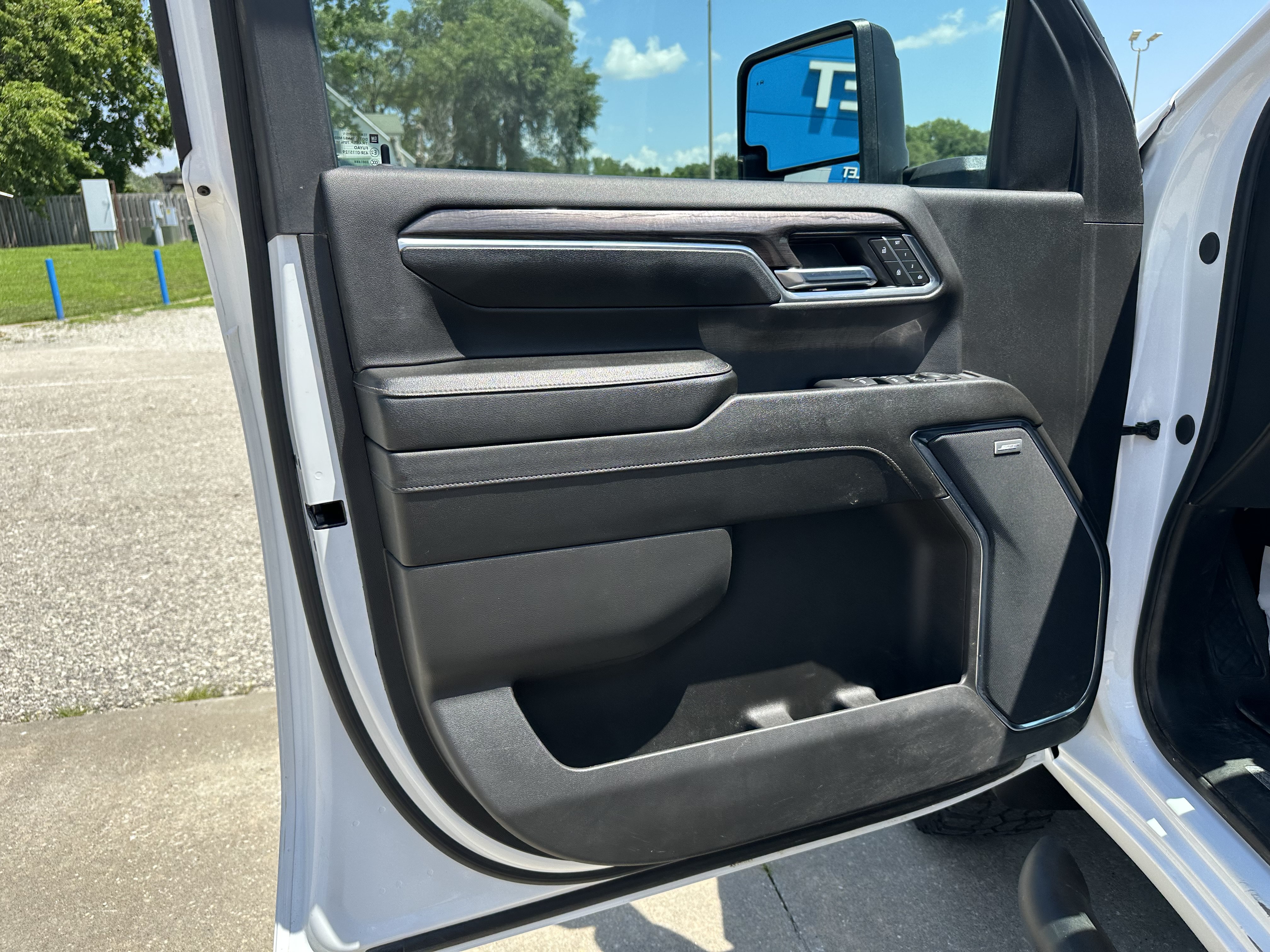 Used 2024 Chevrolet Silverado 2500 LTZ w/ LTZ Plus Package AWD/4WD image 11