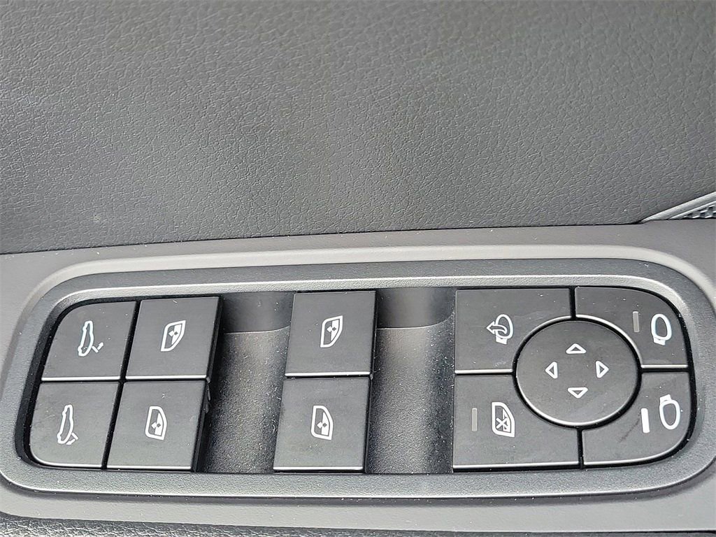 Certified 2025 Porsche Cayenne image 27