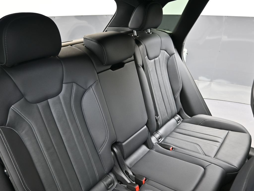 Certified 2025 Audi Q5 2.0T Premium w/ Convenience Plus Package AWD/4WD image 16