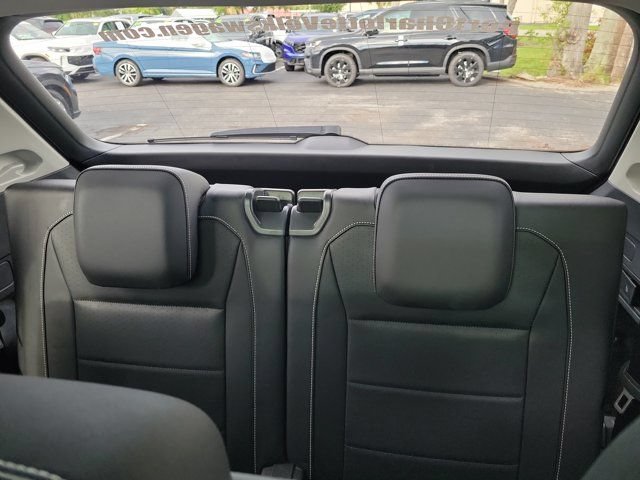 Used 2021 Volkswagen Tiguan SE w/ Panoramic Sunroof Package FWD image 15