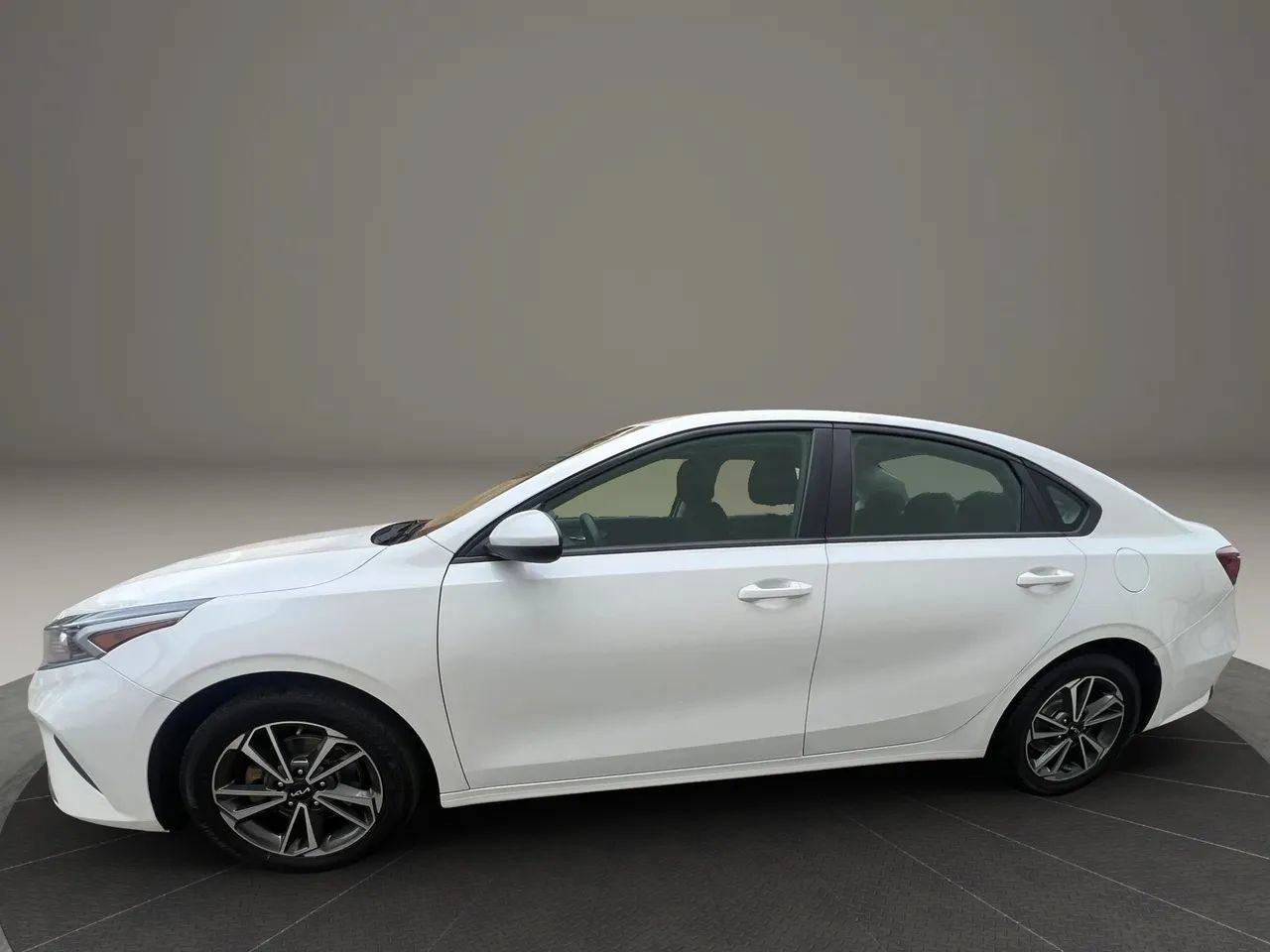 Used 2022 Kia Forte LXS FWD image 8