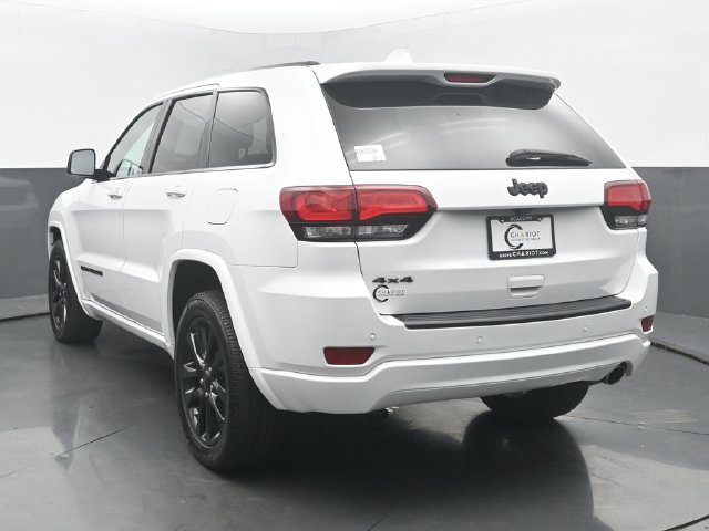 Used 2019 Jeep Grand Cherokee Altitude AWD/4WD image 4