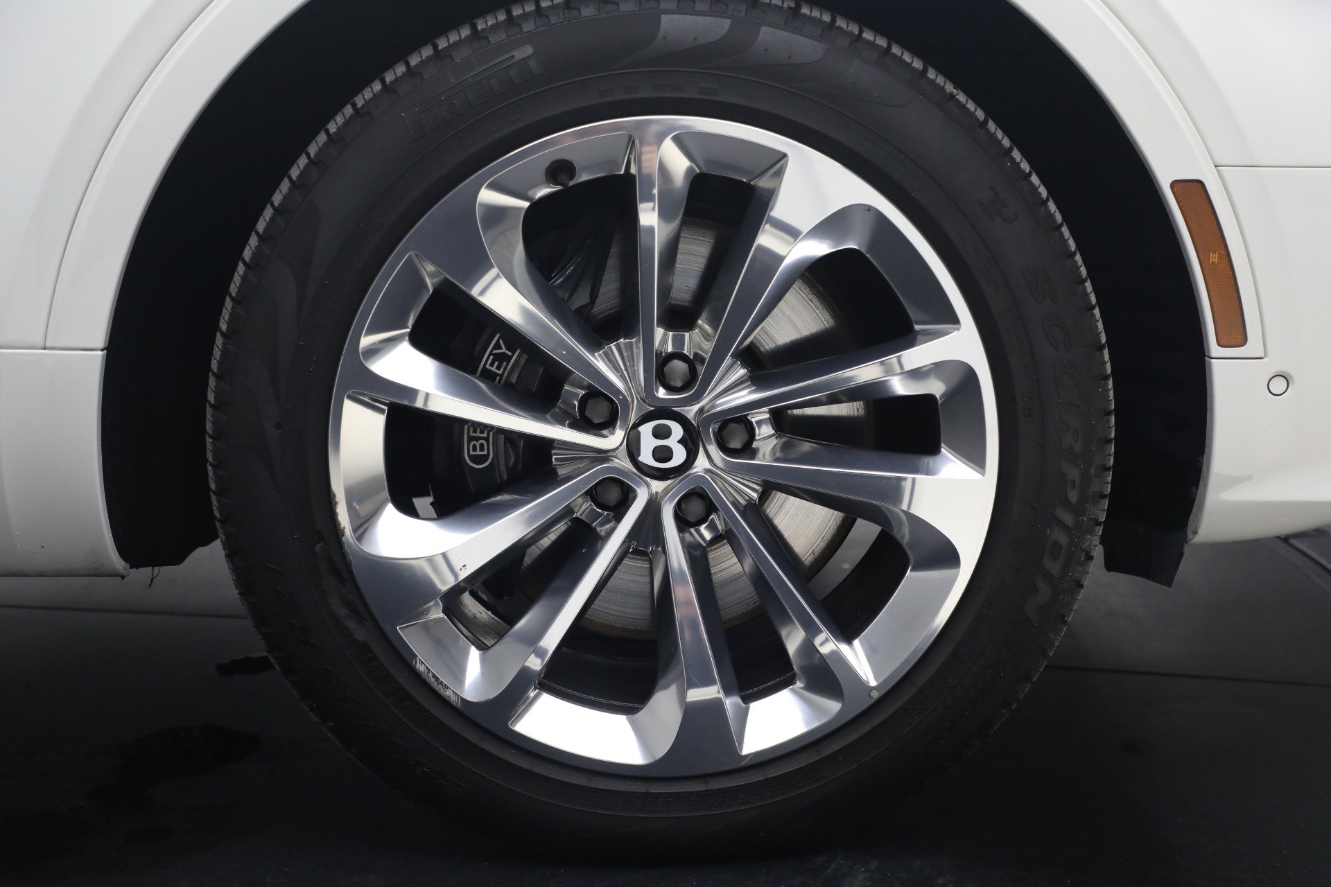 Used 2023 Bentley Bentayga image 16