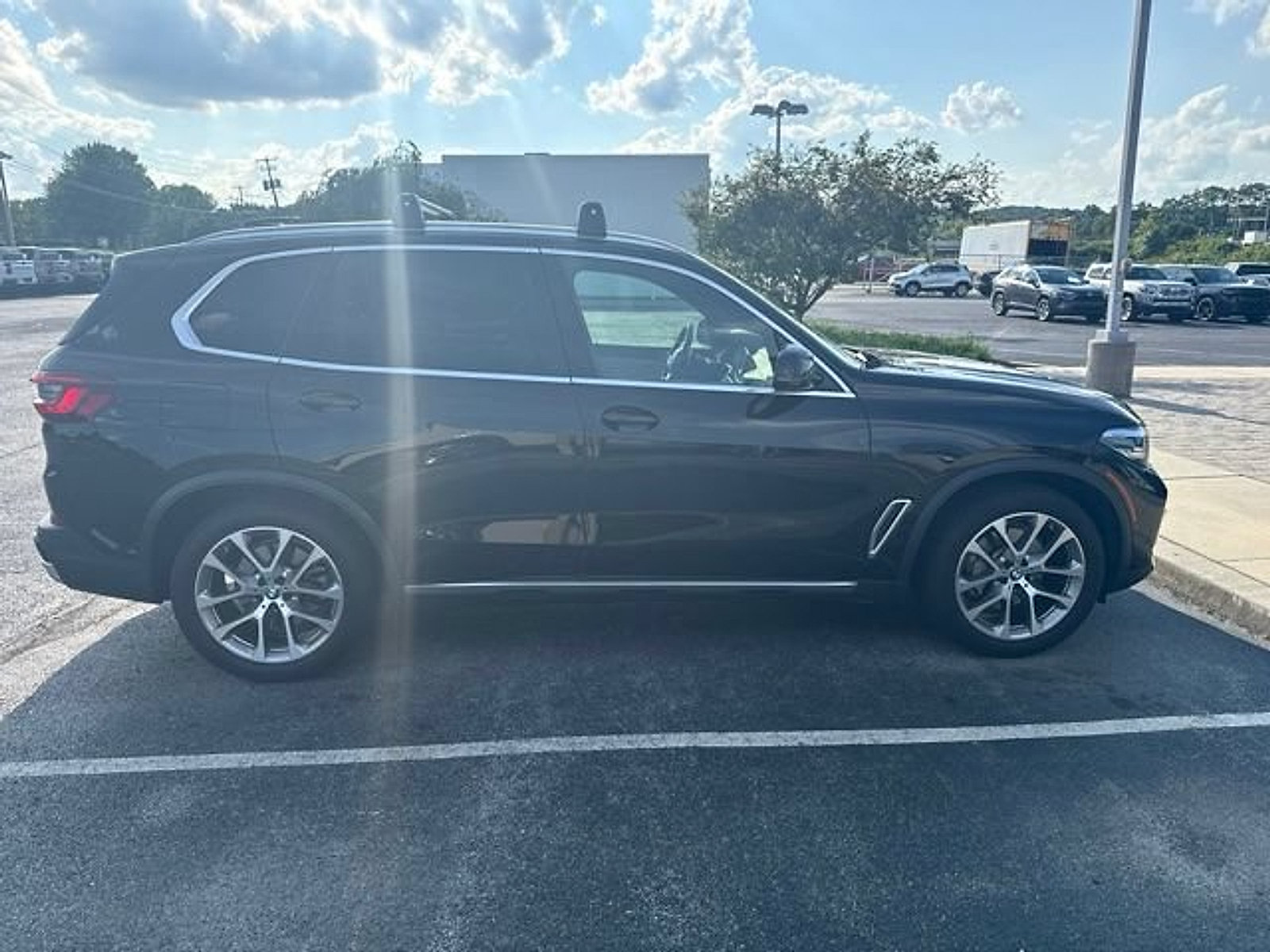 Used 2022 BMW X5 xDrive40i w/ Premium Package AWD/4WD image 5