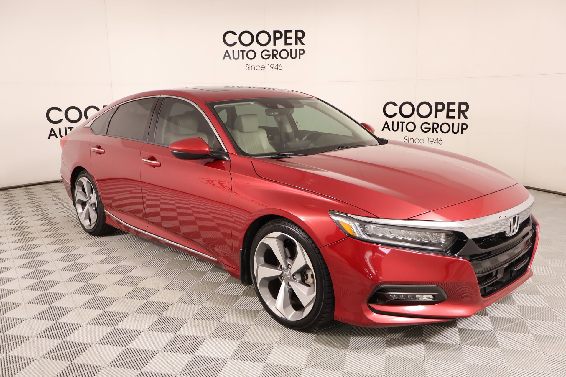 Used 2018 Honda Accord Touring image 1