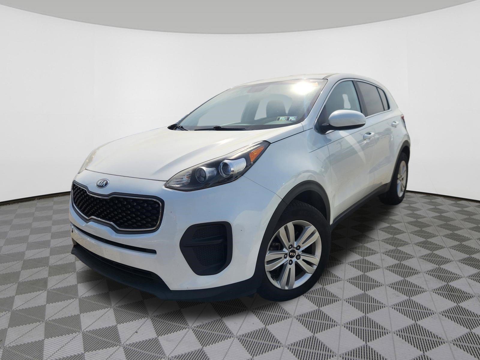 Used 2019 Kia Sportage LX image 2