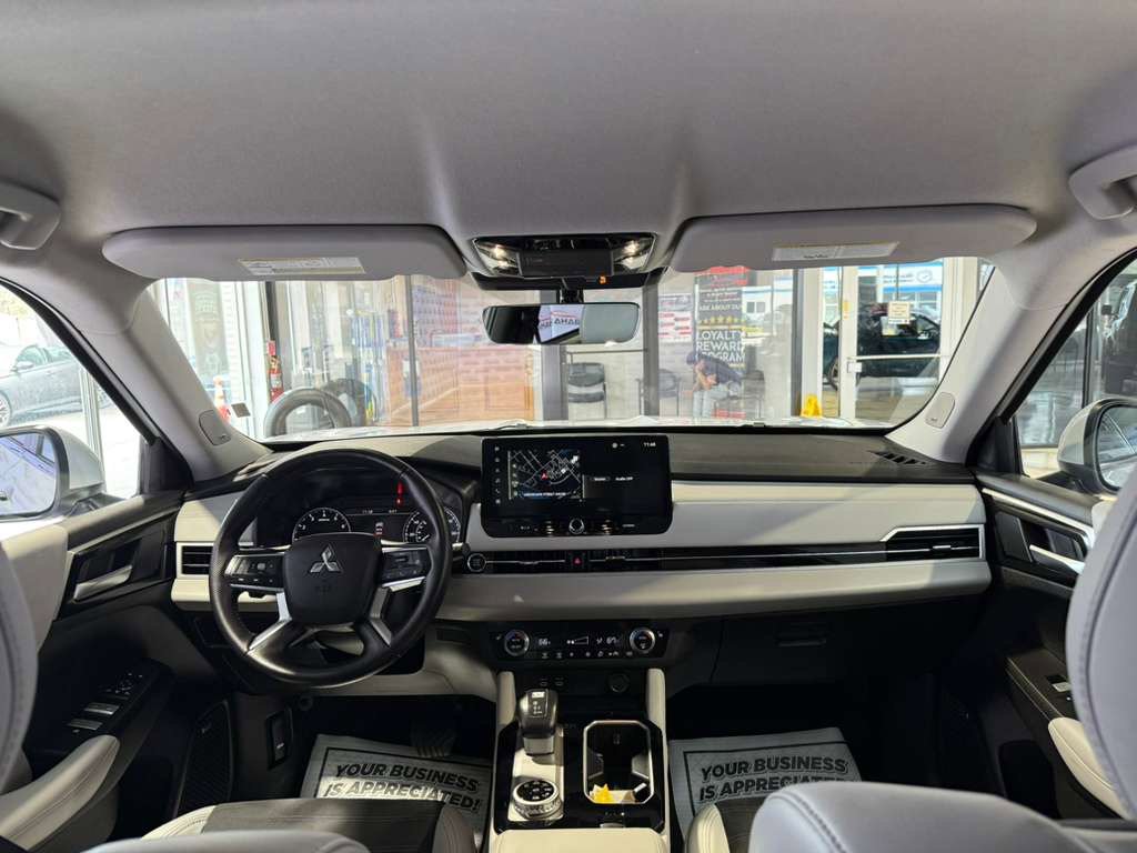 Used 2025 Mitsubishi Outlander Trail Edition image 22