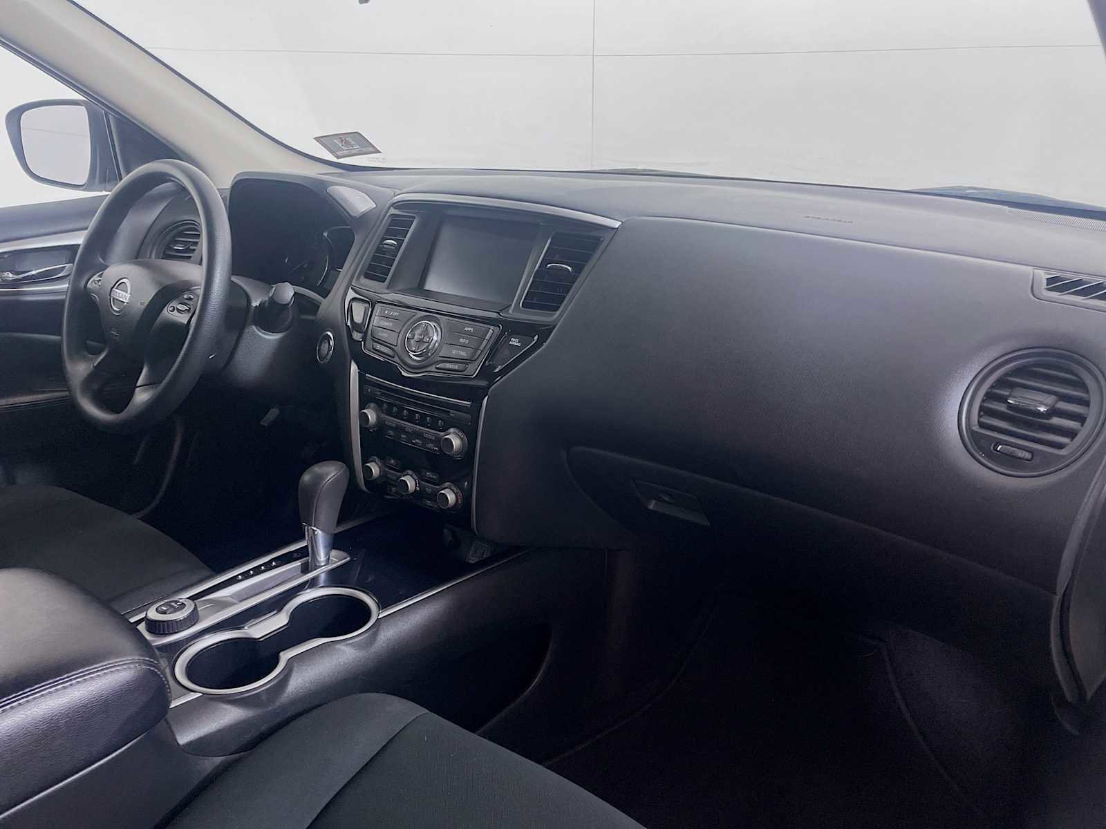 Used 2020 Nissan Pathfinder S image 26