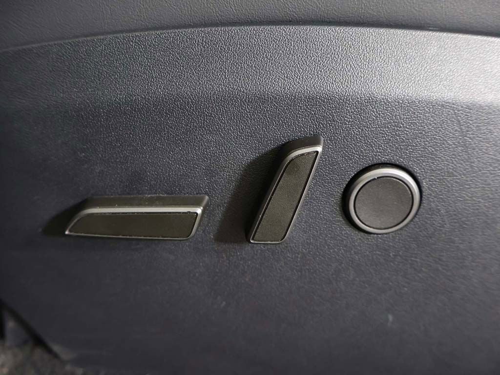 Used 2024 Tesla Model Y Long Range image 36