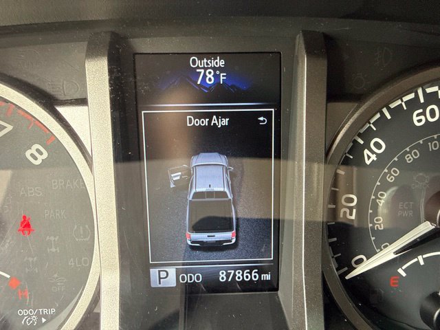 Used 2018 Toyota Tacoma SR5 RWD image 13