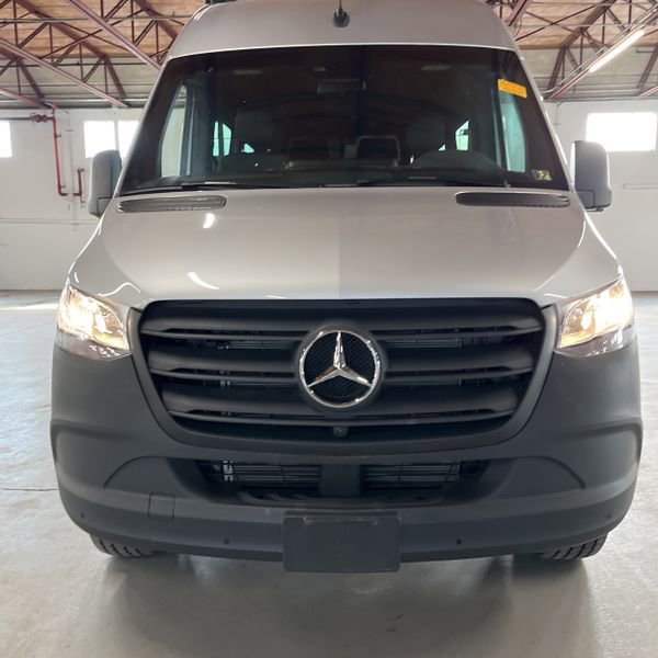 Used 2024 Mercedes-Benz Sprinter 2500 image 9