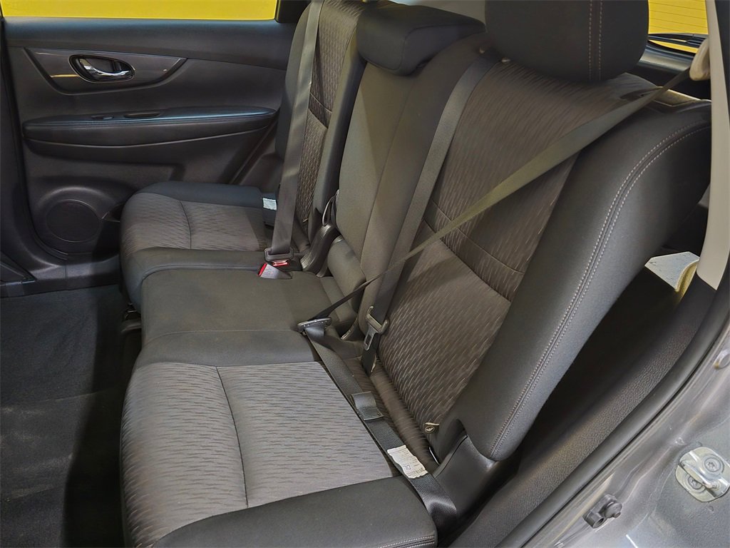 Used 2020 Nissan Rogue SV image 18