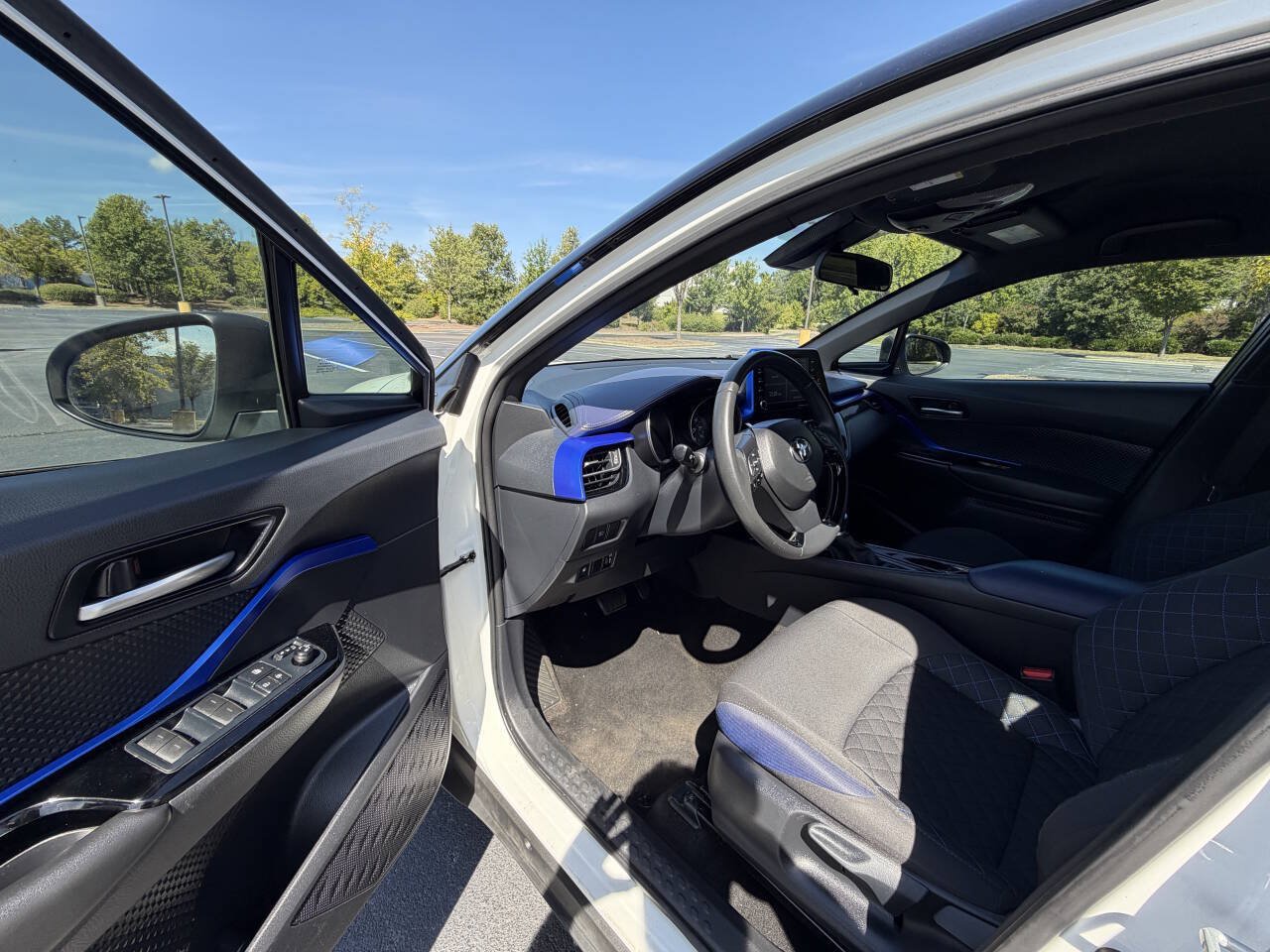 Used 2020 Toyota C-HR XLE FWD image 14