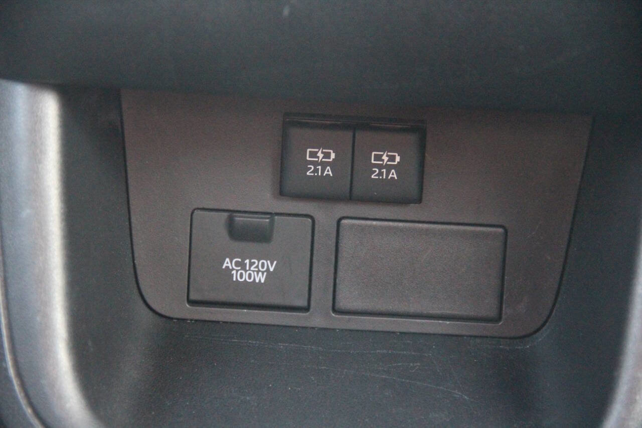 Used 2018 Toyota Highlander Limited AWD 4dr SUV image 18