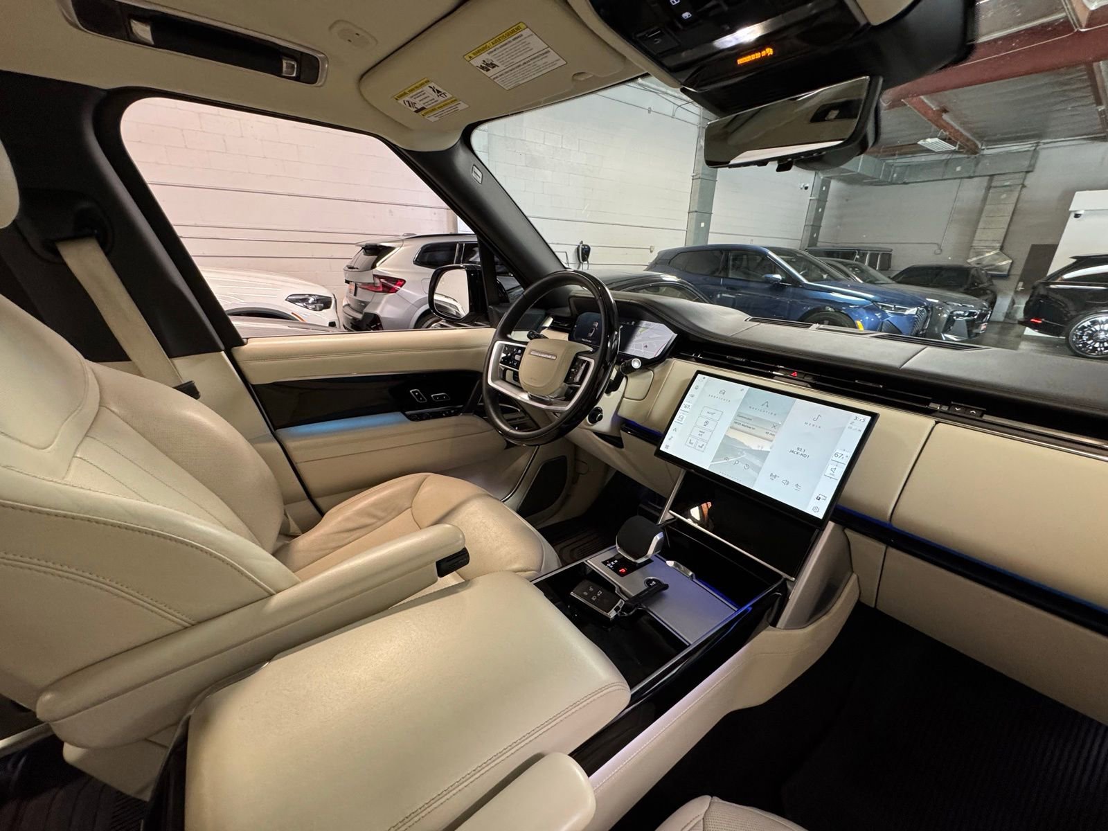 Used 2025 Land Rover Range Rover Long Wheelbase Autobiography image 27