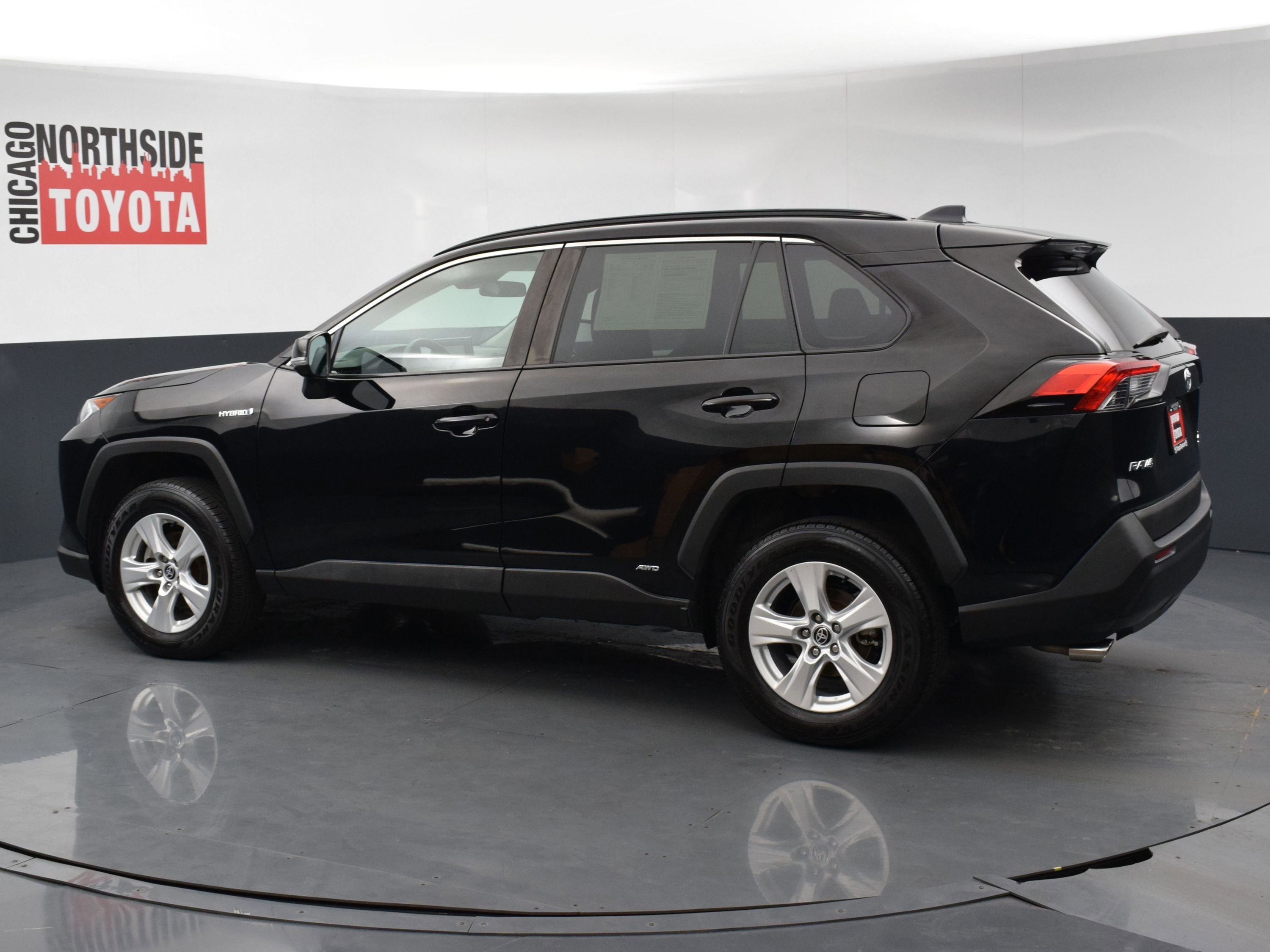 Used 2021 Toyota RAV4 XLE w/ Convenience Package AWD/4WD image 2