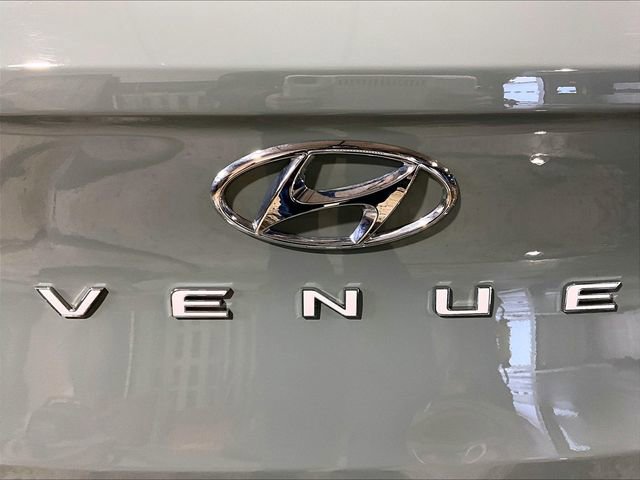 Used 2025 Hyundai Venue SEL image 8
