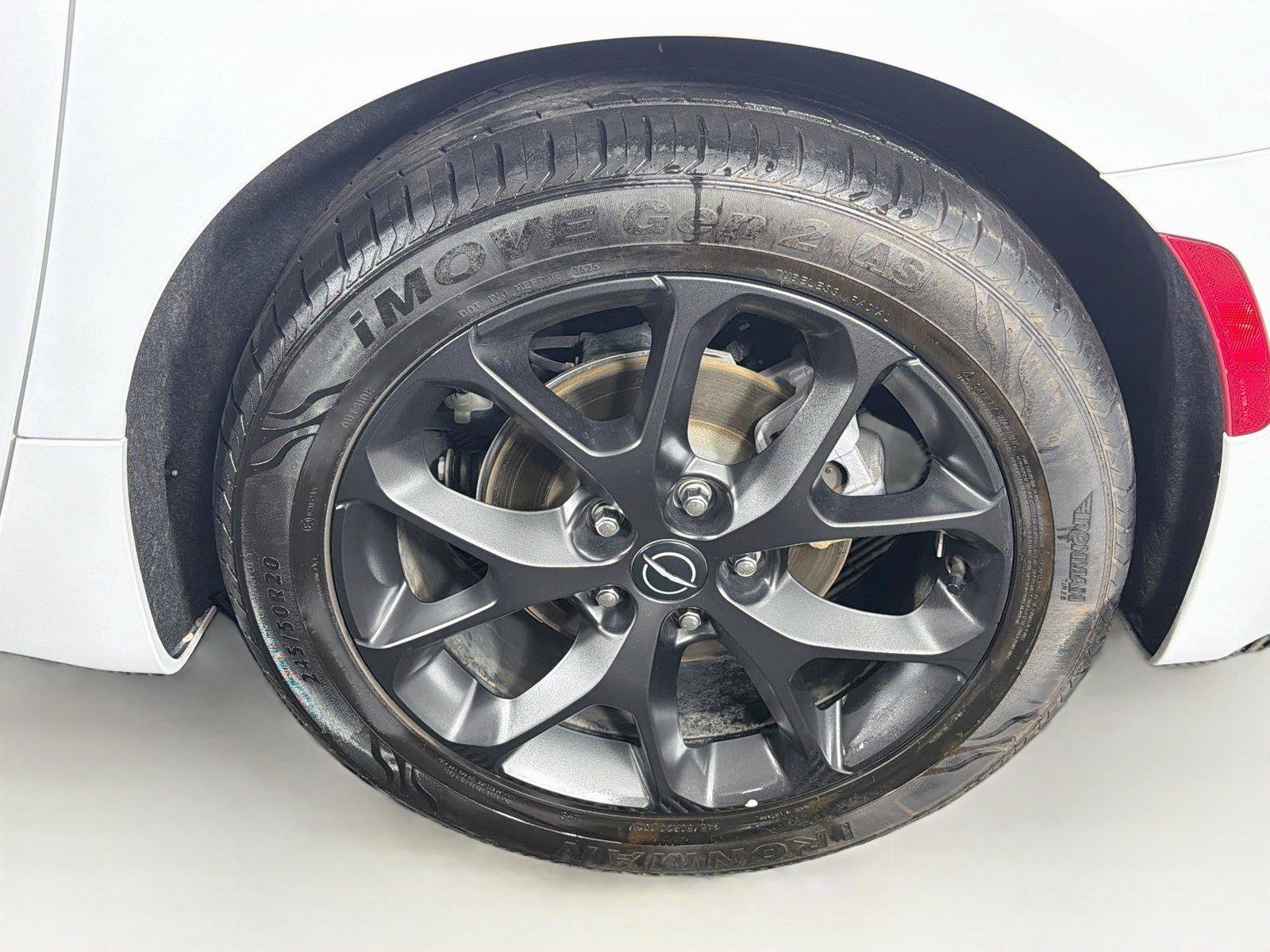 Used 2025 Chrysler Pacifica Limited FWD image 36