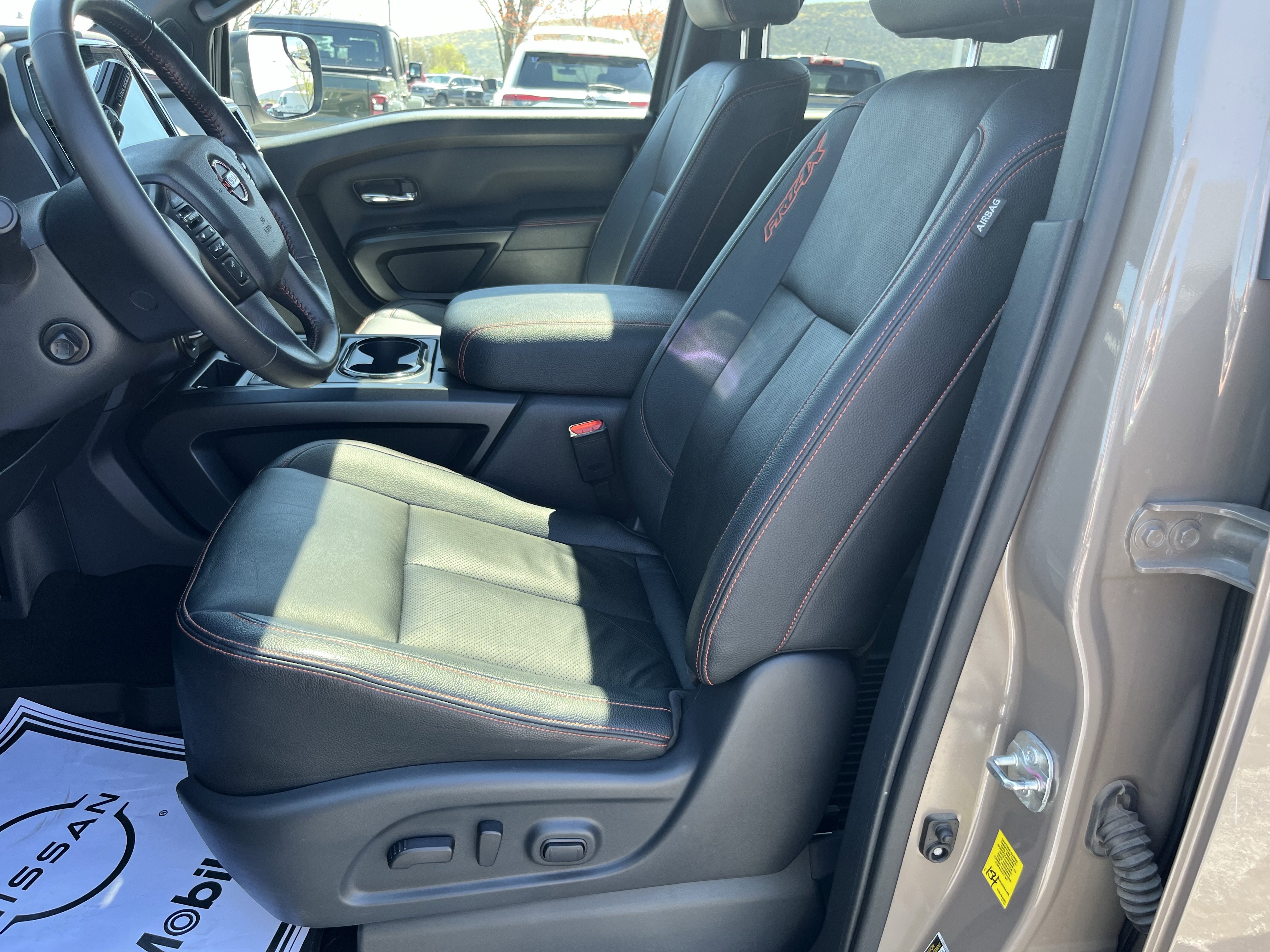 Used 2023 Nissan Titan PRO-4X w/ Pro-4x Convenience Package AWD/4WD image 13