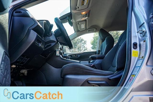 Used 2019 Toyota RAV4 LE w/ All Weather Liner Package AWD/4WD image 18